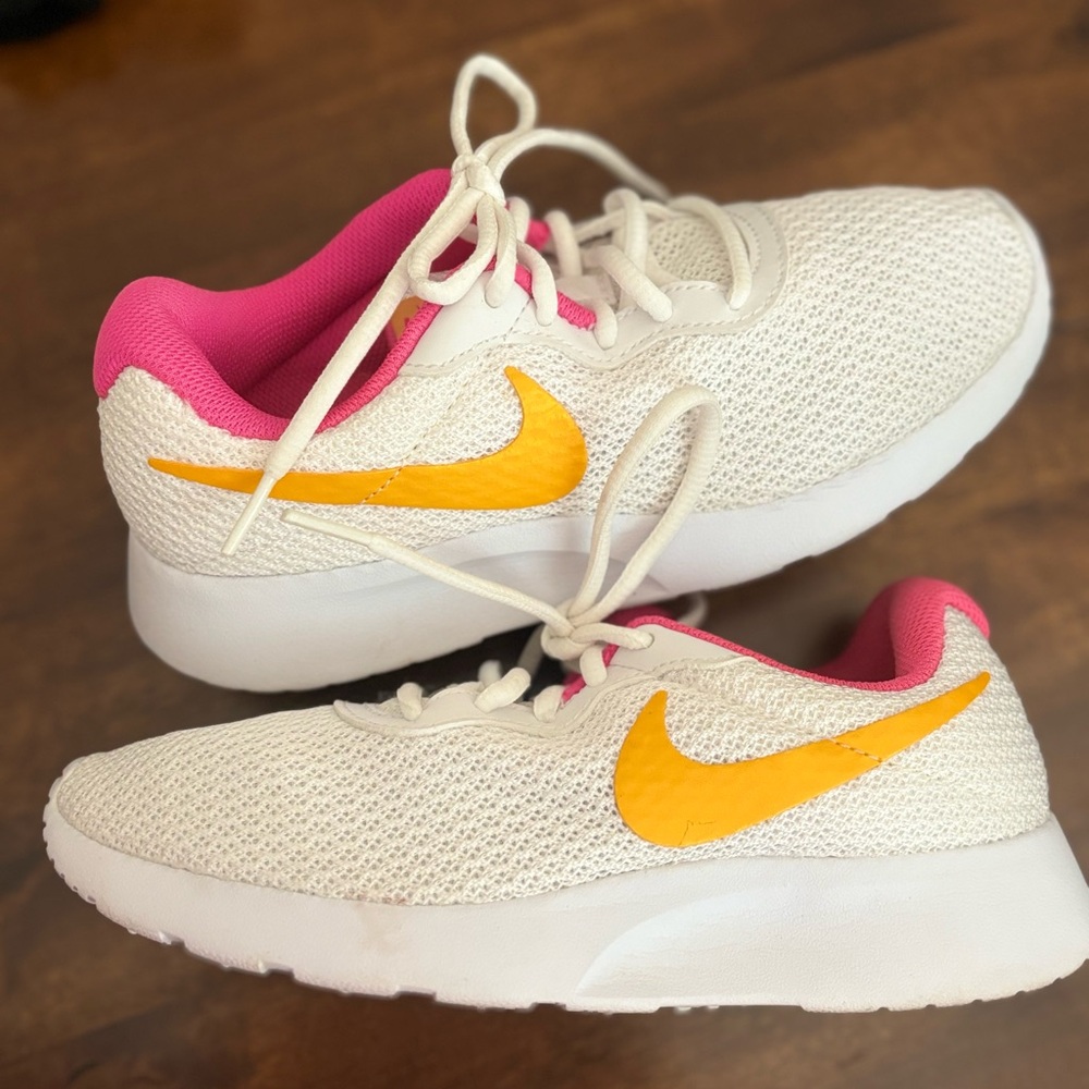 Nike Shoes - Picture 3 of 4
